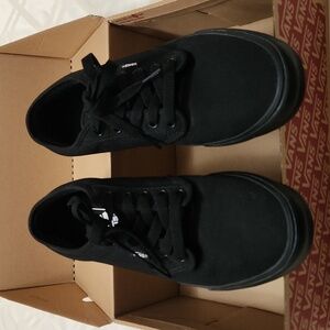 VANS MENS SIZE 11 BLACK SHOES